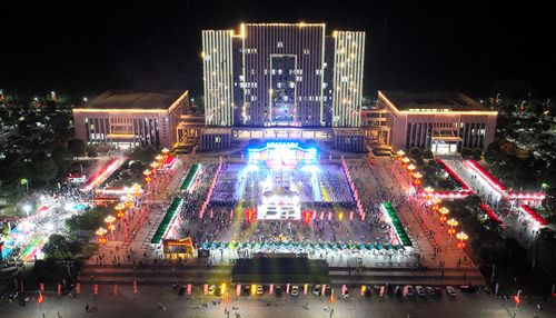 2023年彭澤縣第四屆小龍蝦美食節(jié)暨贛鄂皖三省七縣預(yù)制菜農(nóng)旅產(chǎn)品展銷會(huì)開(kāi)幕