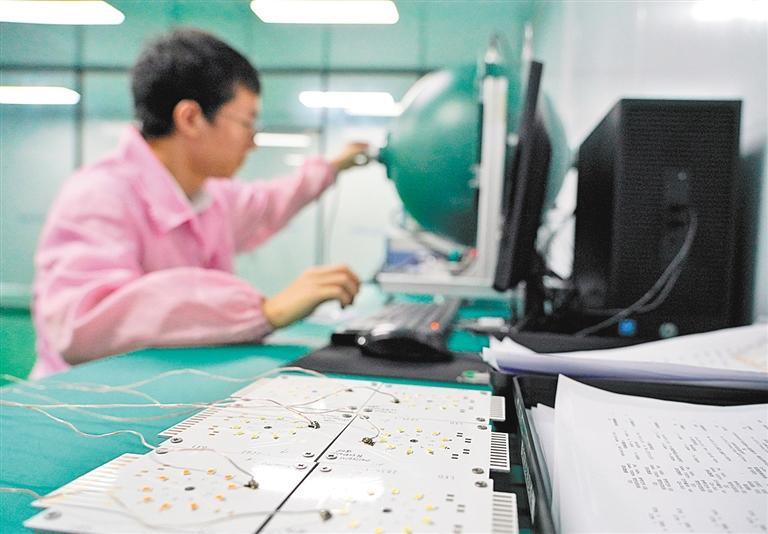 【沿著總書記的足跡】逐光前行--南昌LED產業發展掠影